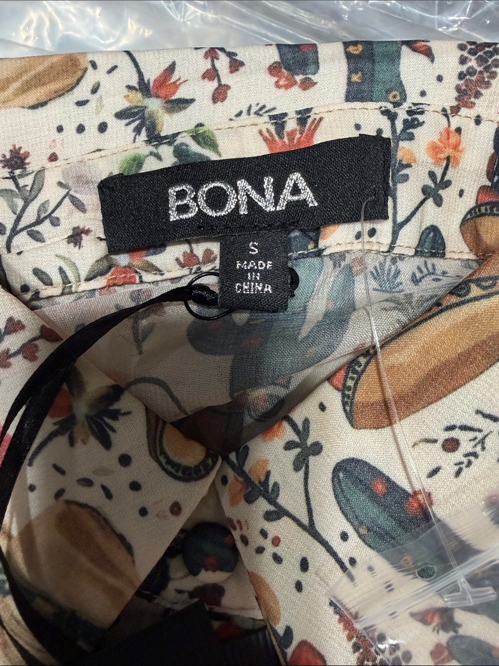 NWT Western Chiffon Desert Print Button-Down Shirt Beige Cactus Pattern - Picture 2 of 5